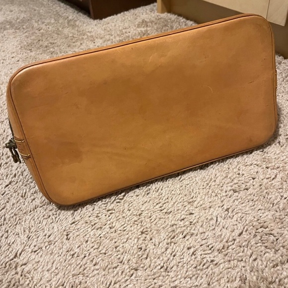 Louis Vuitton Alma - Picture 5 of 11